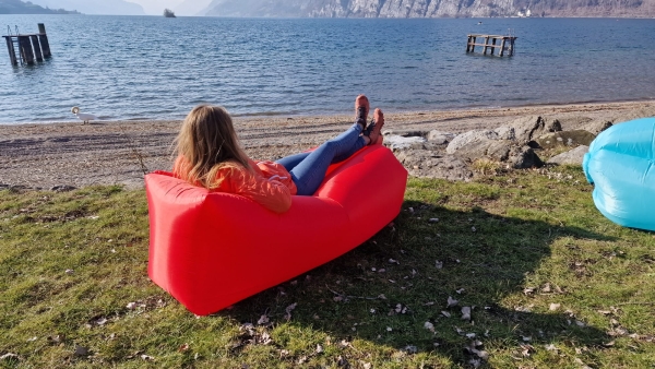 Aufblasbarer Sitz - Liegesack Luftsofa Air Lounge in rot