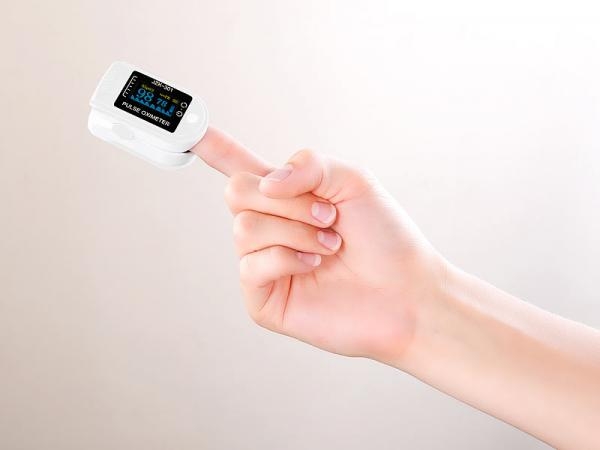 Finger-Pulsoximeter mit OLED-Farbdisplay, exakte Messung